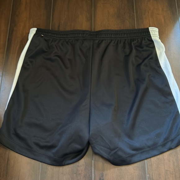 Nike Shorts - Picture 4 of 5